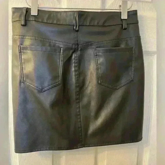 Wet Seal womens faux leather mini skirt size Small - Picture 2 of 5